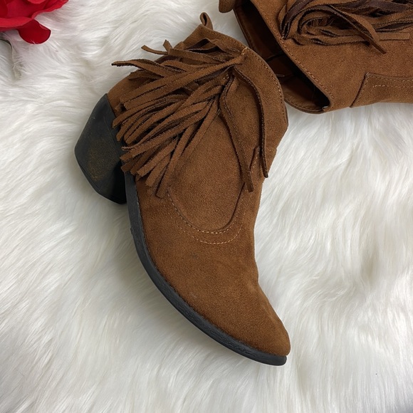 ❗️SOLD❗️FADDED GLORY- TAN FRINGED ANKLE BOOTS OR BOOTIES 5 - Picture 5 of 10